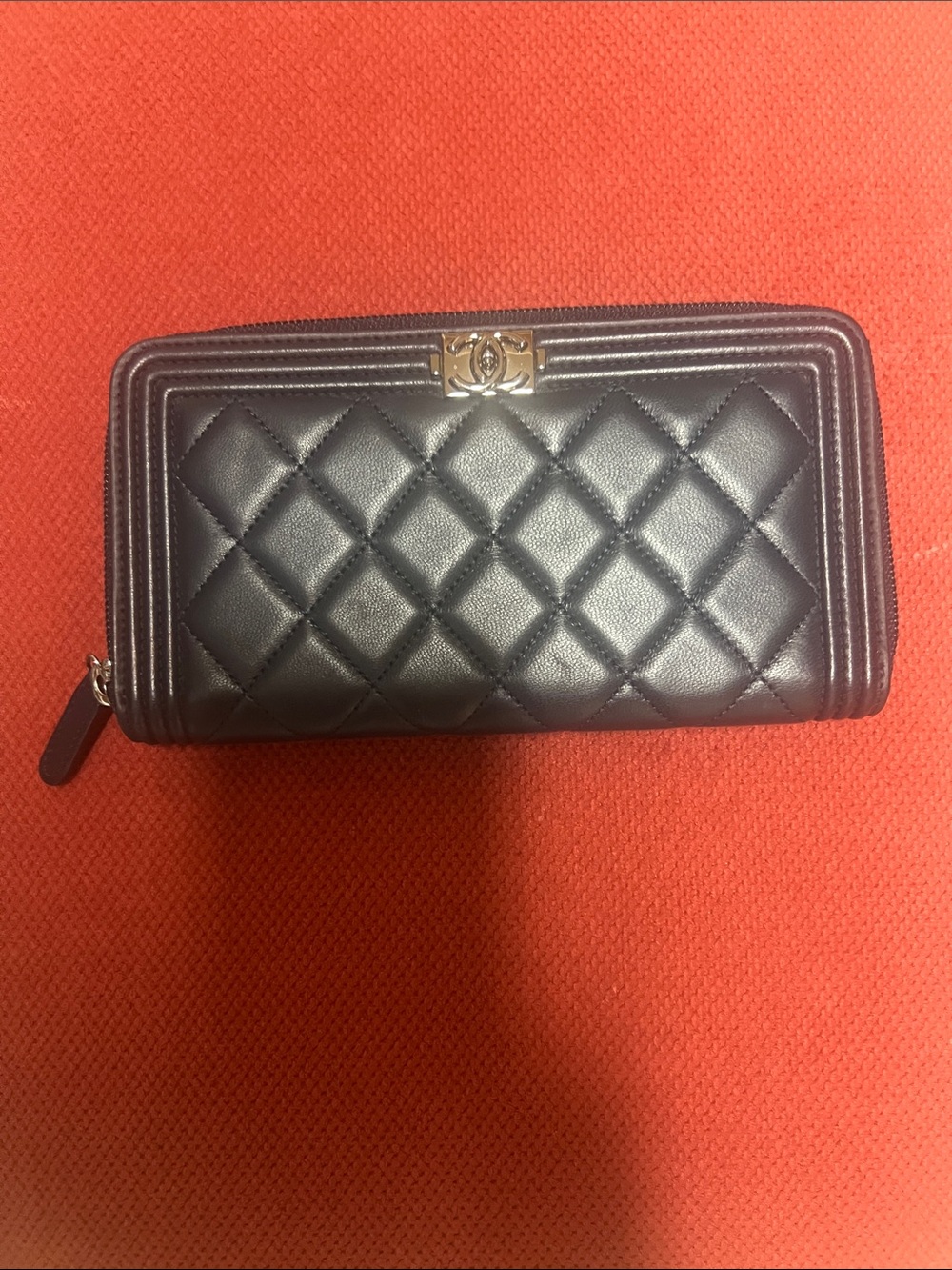 CHANEL navyQuilted Zip Wallet with silver cc lock
